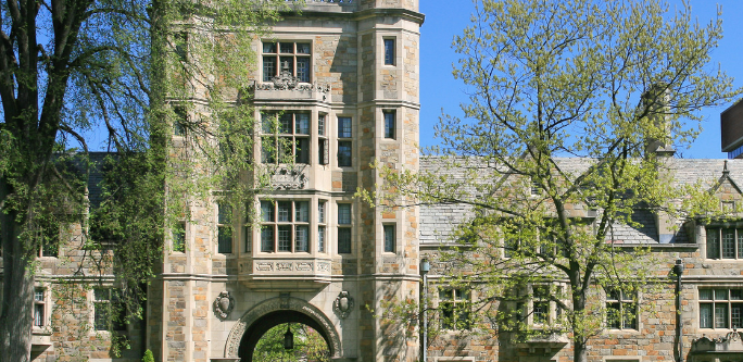 The benefits of using a laundry service for schools and universities